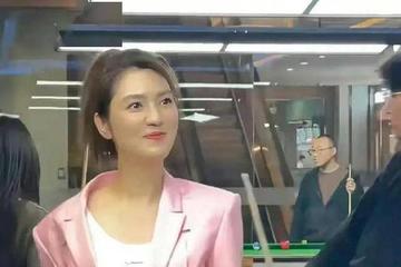 2025年洪欣的保养秘诀：53岁的少女感维持之道